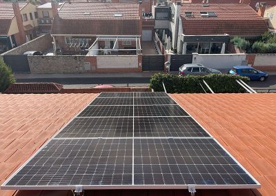Instalación fotovoltaica de autoconsumo de 2.75 kW con acumulación en Velilla de San Antonio, Madrid