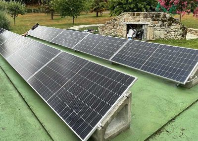 Instalación fotovoltaica de autoconsumo de 5.5 kW con acumulación en Maceda, Ourense