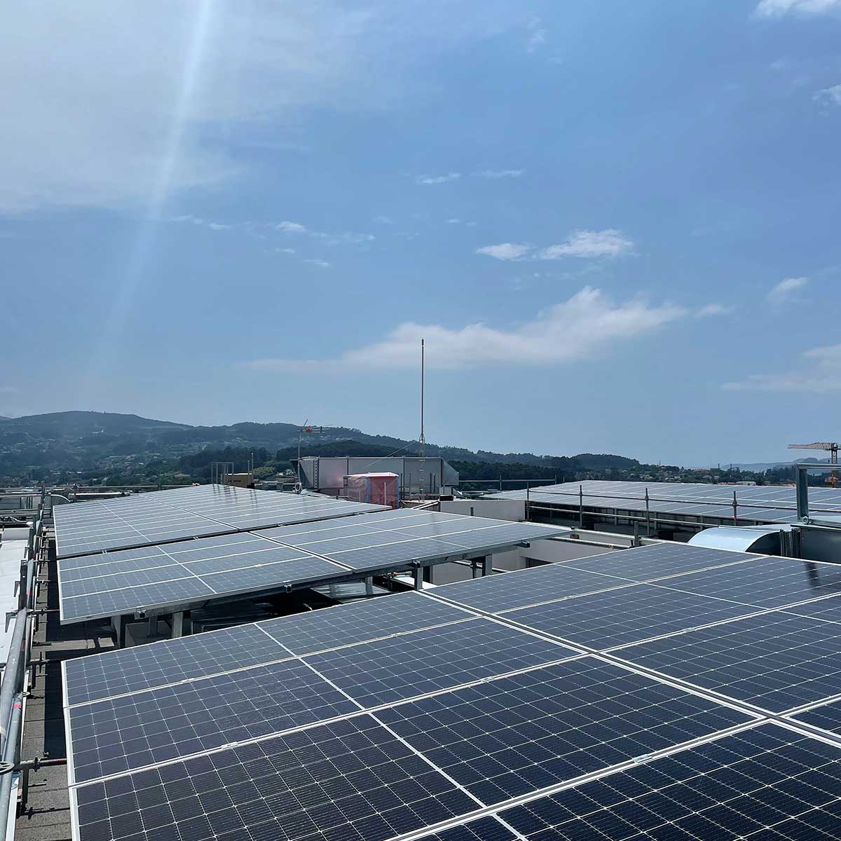 imagen instalación placas solares fotovoltaicas en Ourense