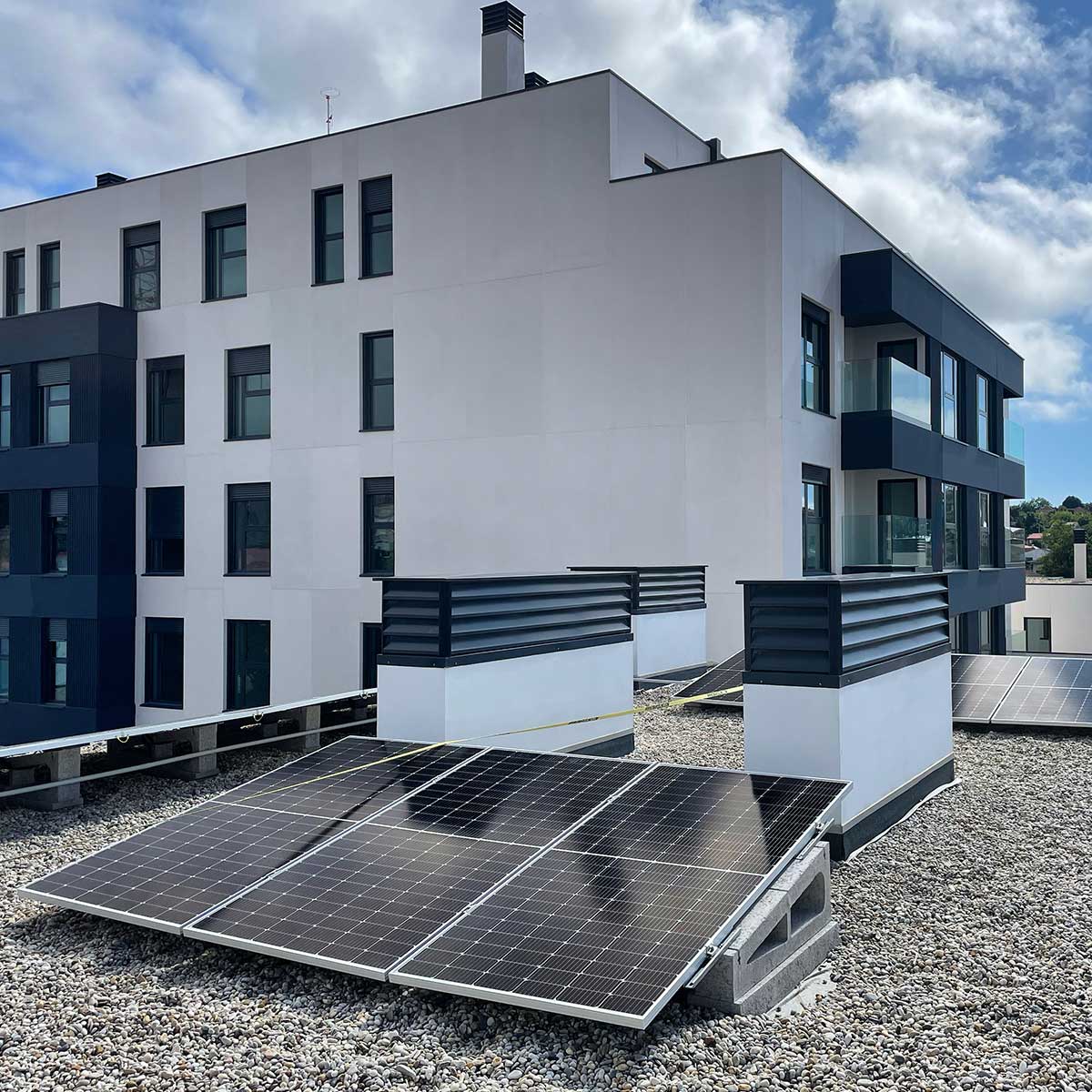 imagen instalación placas solares fotovoltaicas en Ourense