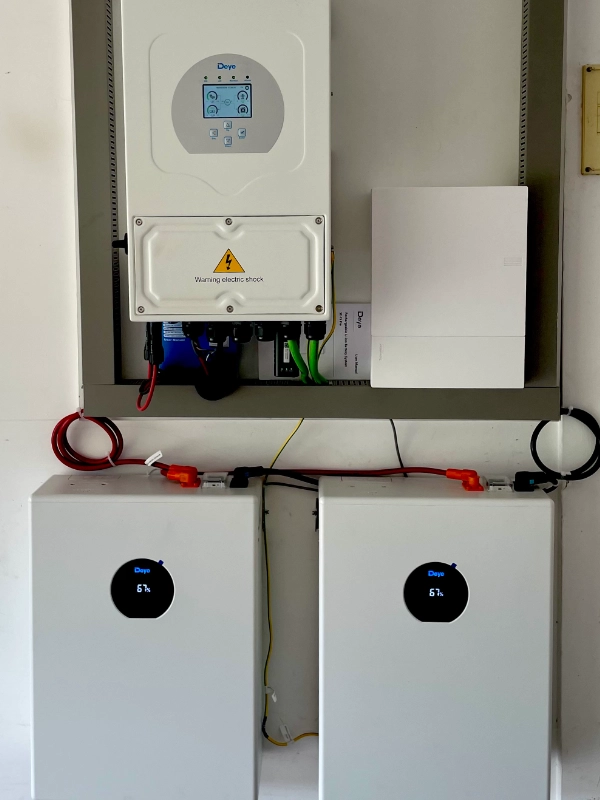 Baterías almacenamiento para aprovechar la energía solar generada por una instalación fotovoltaica en Ourense Baterías de almacenamiento para aprovechar la energía solar generada por una instalación fotovoltaica en Ourense